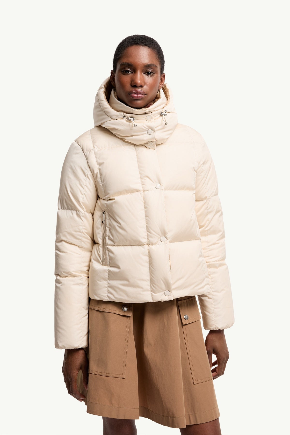 Moncler Castelnew Blanc Ivoire · Doudoune courte à capuche