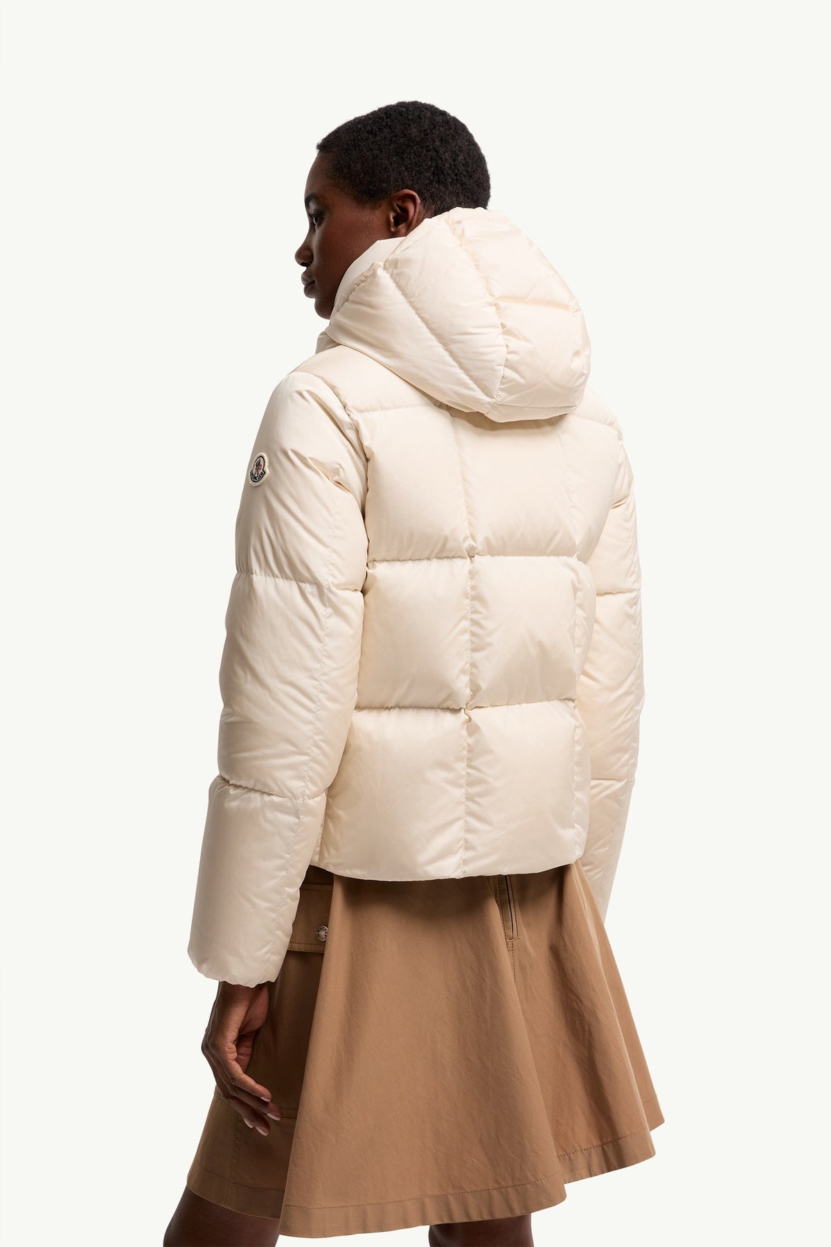 Moncler Castelnew Blanc Ivoire · Doudoune courte à capuche