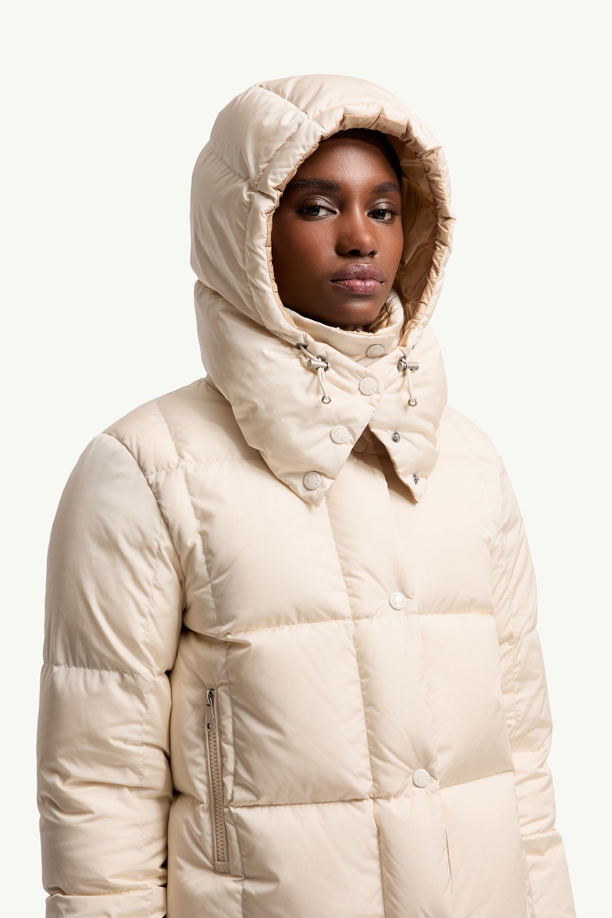 Moncler Castelnew Blanc Ivoire · Doudoune courte à capuche