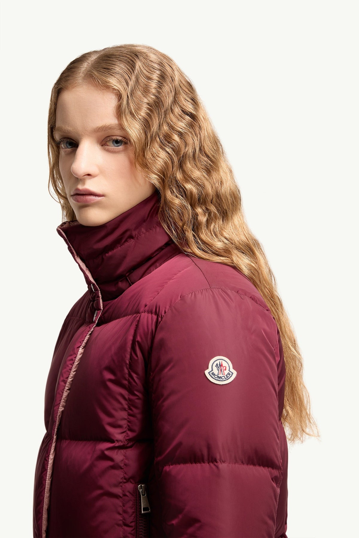Moncler Castelnew Bordeaux · Doudoune courte à capuche