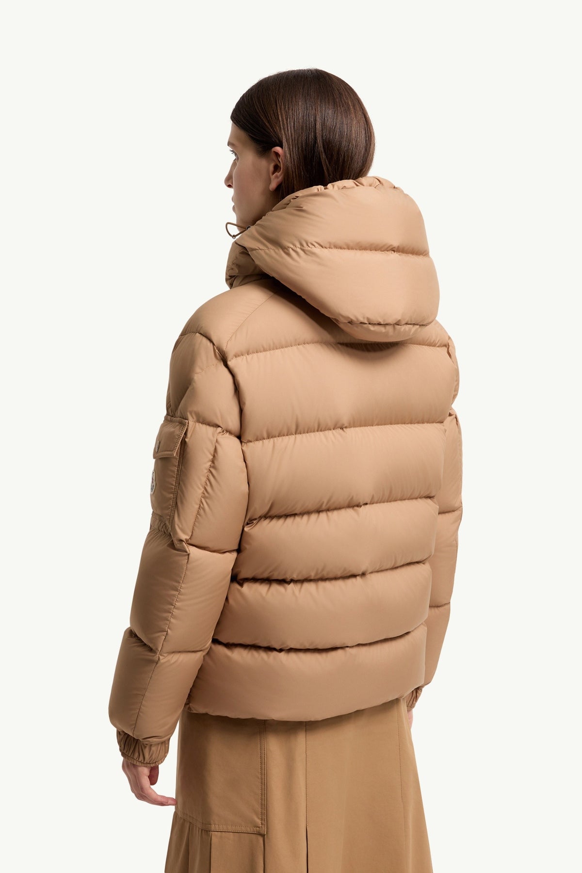 Moncler Maya 70 Beige Chameau · Doudoune courte à capuche