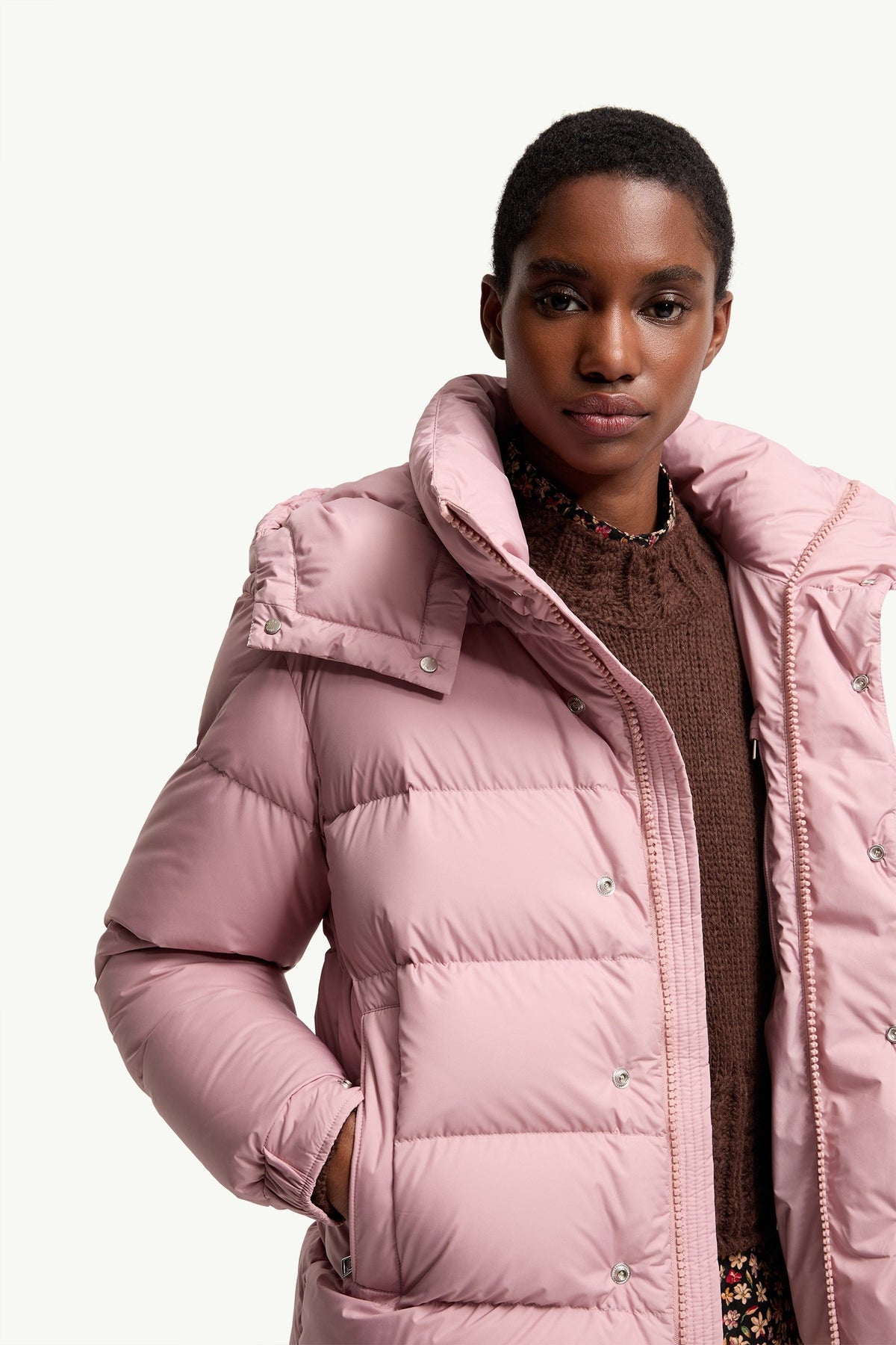 Moncler Maya 70 Rose · Doudoune courte à capuche