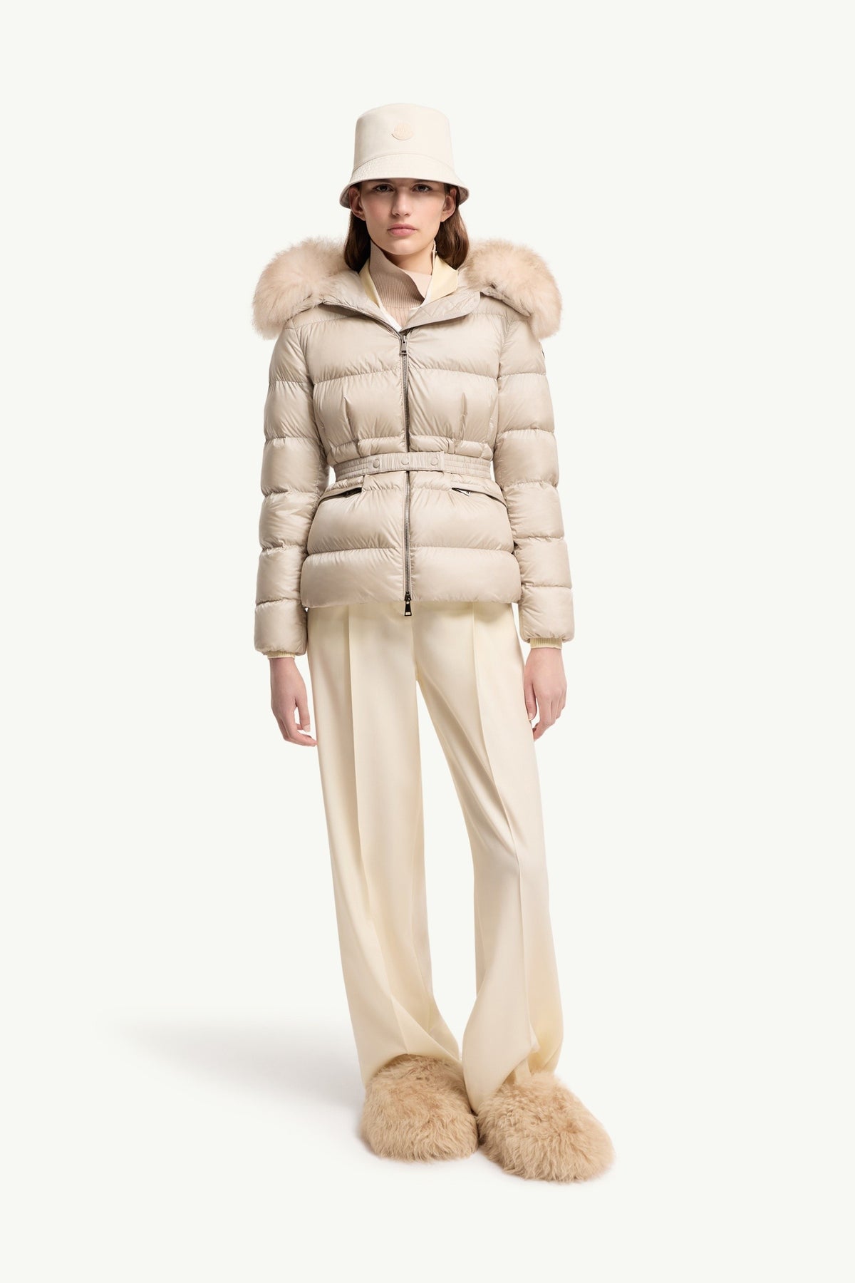 Moncler Boed Beige Clair · Doudoune courte bordée de shearling