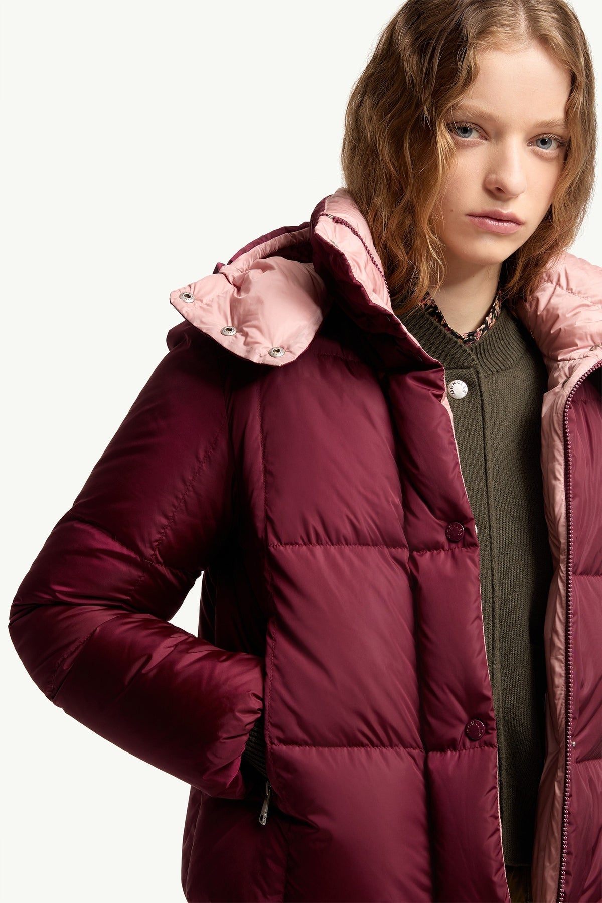 Moncler Castelnew Bordeaux · Doudoune courte à capuche
