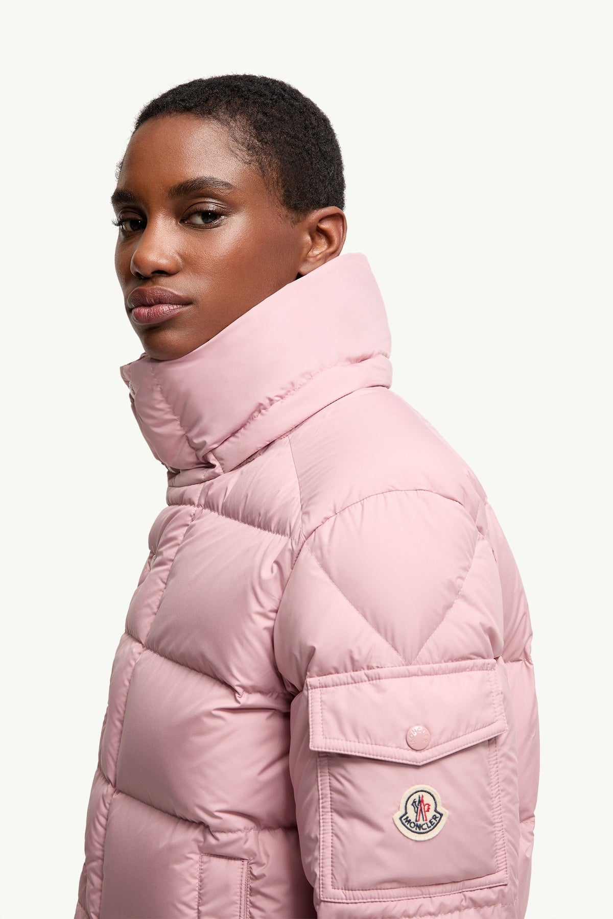 Moncler Maya 70 Rose · Doudoune courte à capuche
