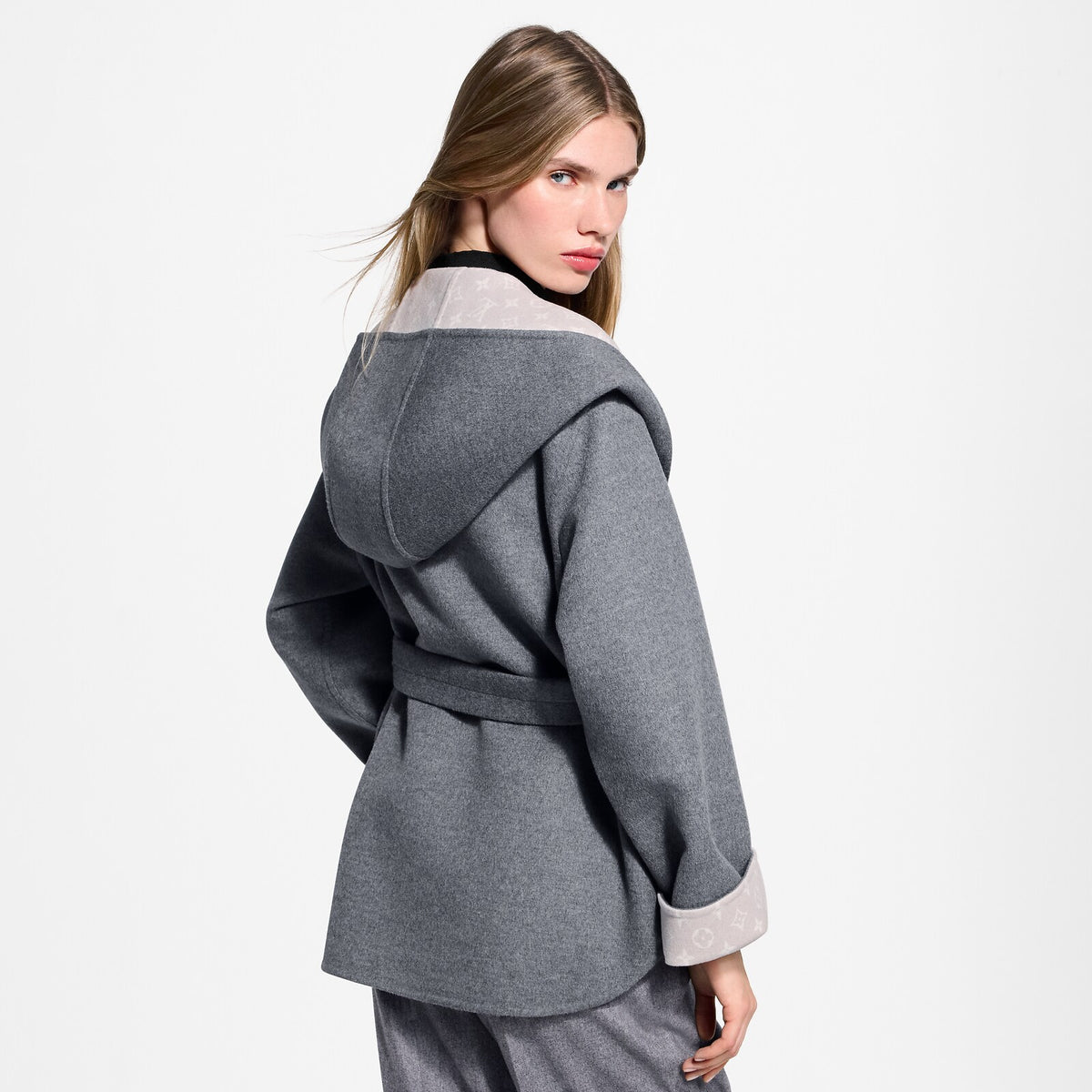 Louis Vuitton Croisé Court Gris Foncé · Manteau à capuche